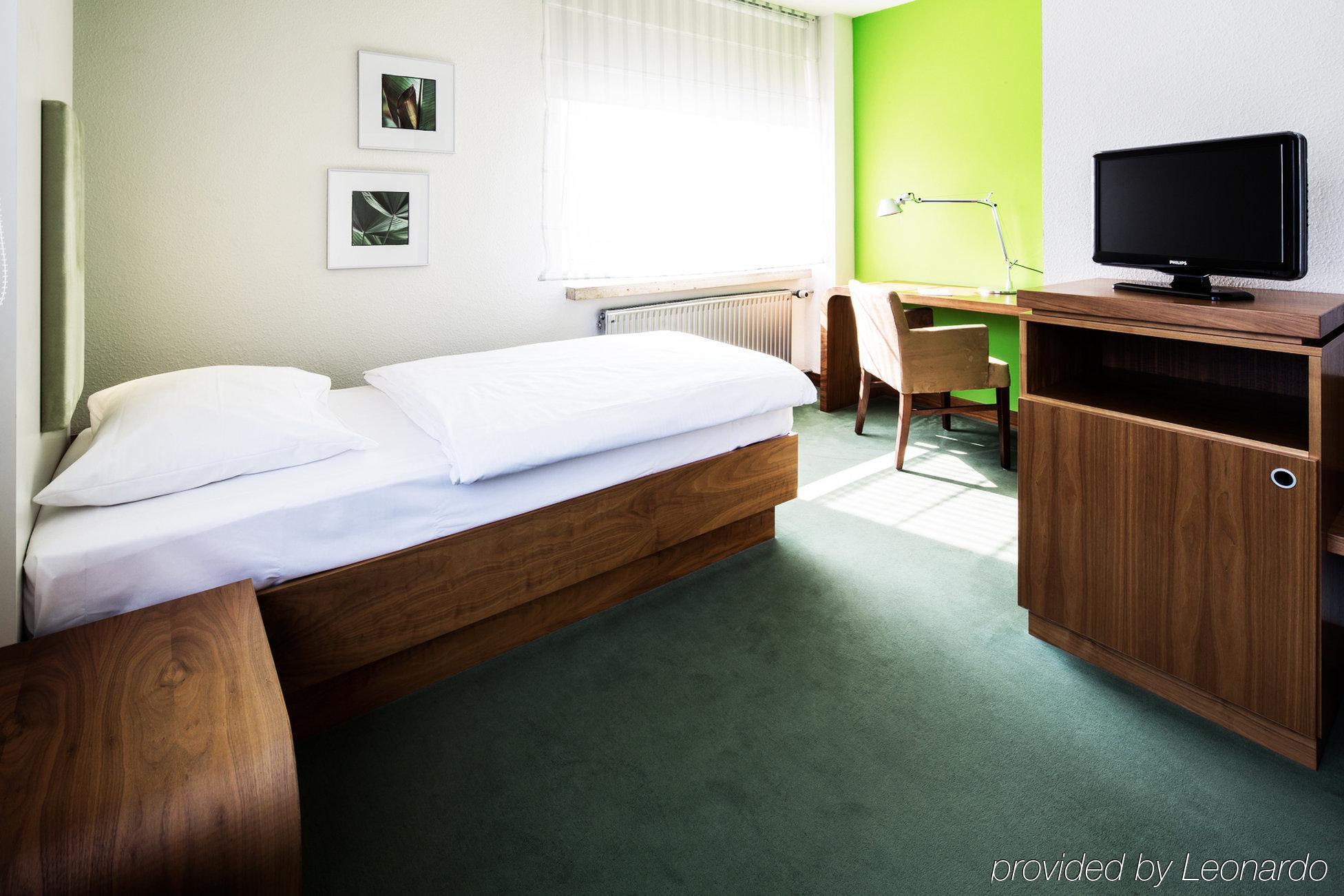 Hotel Global Inn Wolfsburg Bagian luar foto